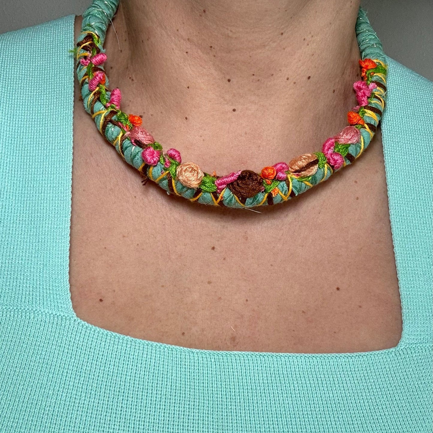 Collar Petite Bloom