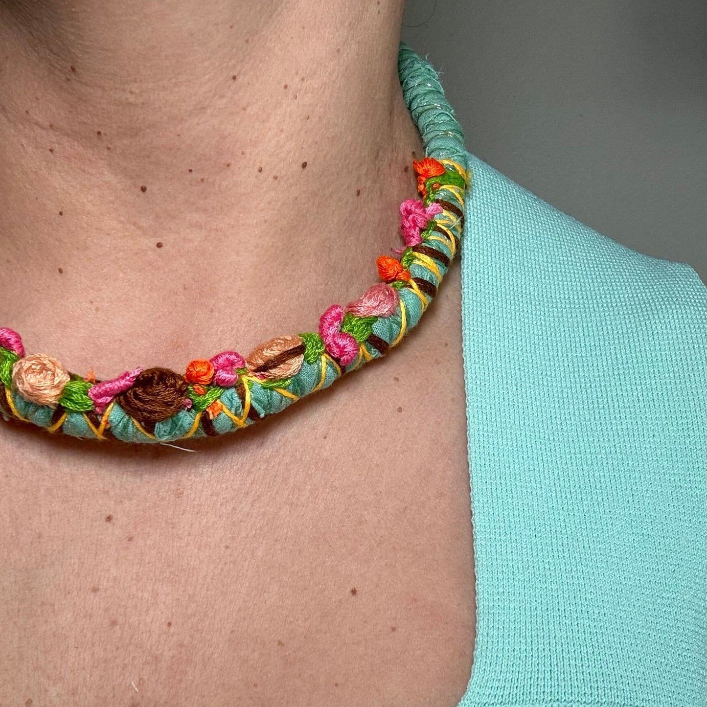 Collar Petite Bloom