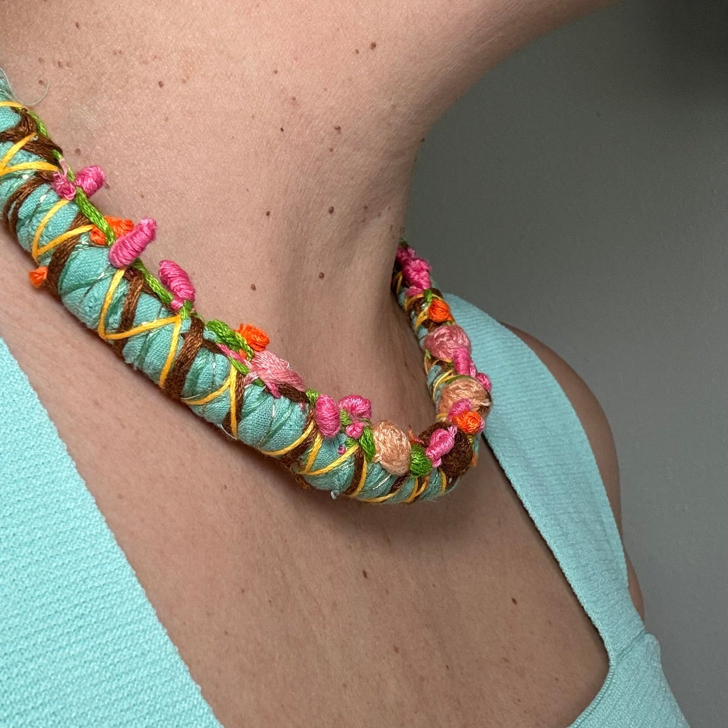 Collar Petite Bloom