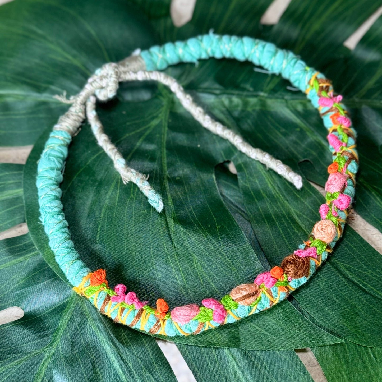 Collar Petite Bloom